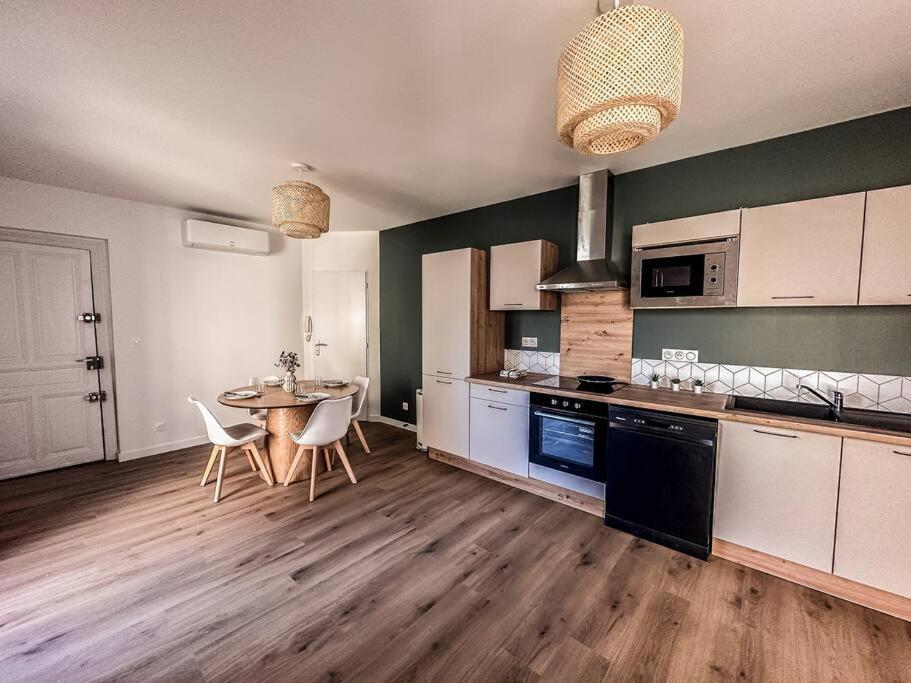 T2 Le Miredames Apartment Кастр Екстериор снимка