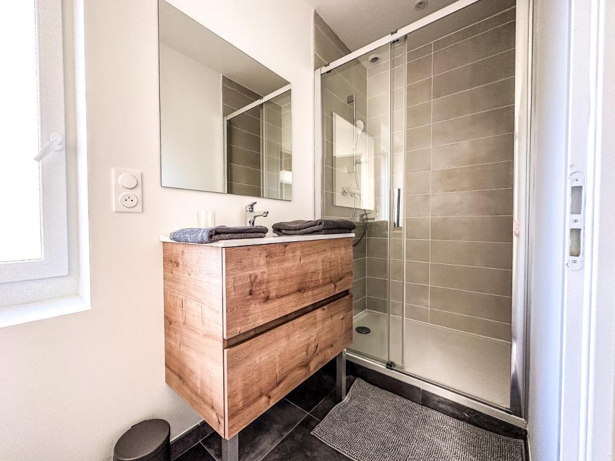 T2 Le Miredames Apartment Кастр Екстериор снимка